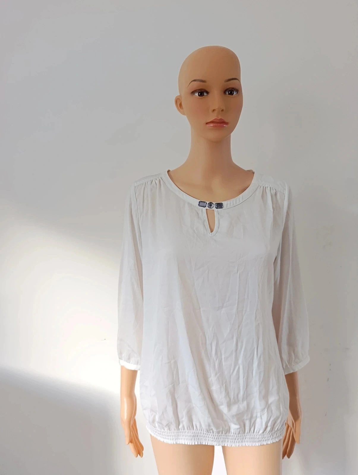 Blouse Camaïeu blanche femme – manches 3/4 – taille m détail bijou au col